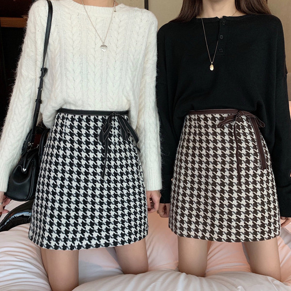 Къса ежедневна карирана пола в два цвята с връзки на талията