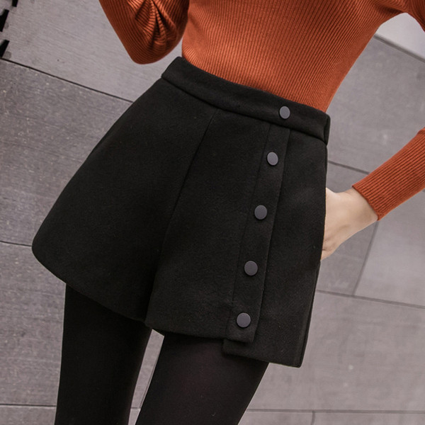 Модерни къси дамски панталони с копчета в сив,черен и кафяв цвят