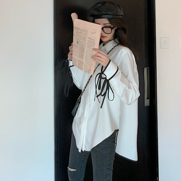 Модерна дамска риза в бял цвят с връзки