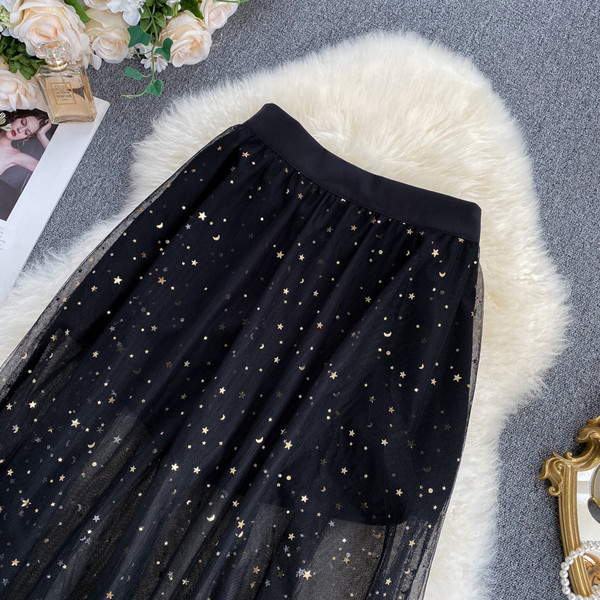 Модерна дамска пола с лъскав ефект в черен цвят