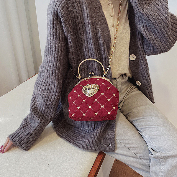 Стилна дамска чанта с две дръжки и метално закопчаване - два модела