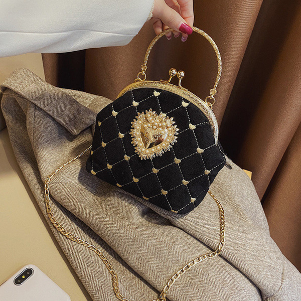 Стилна дамска чанта с две дръжки и метално закопчаване - два модела