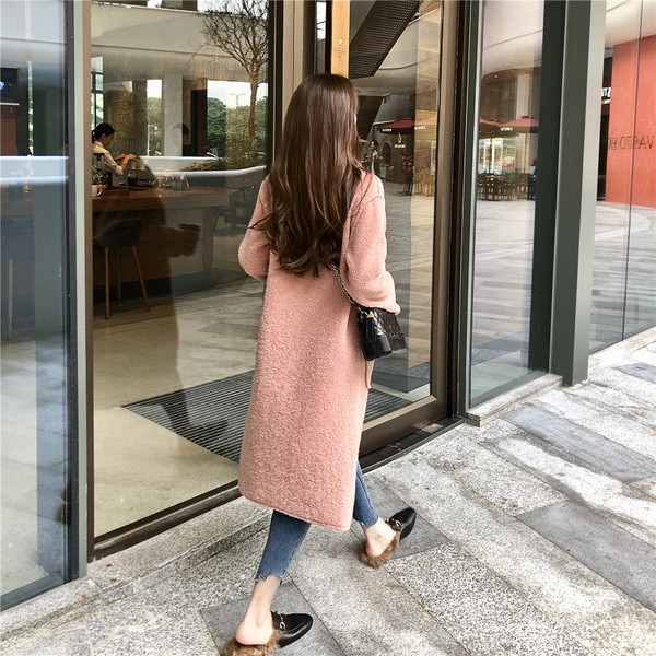 Дълго и широко палто в розов цвят с копчета