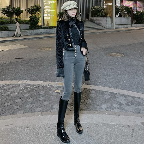 Дълги вталени дънки в сив цвят с копчета