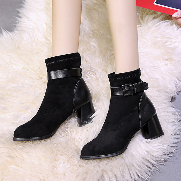 Модерни дамски боти от еко велур с дебел ток в черен цвят