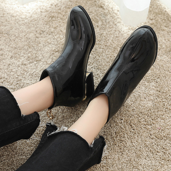 Ежедневни дамски боти от еко кожа в черен цвят - два модела