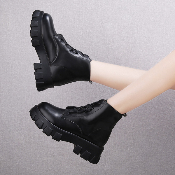 Модерни дамски боти с дебела подметка и връзки в два модела 