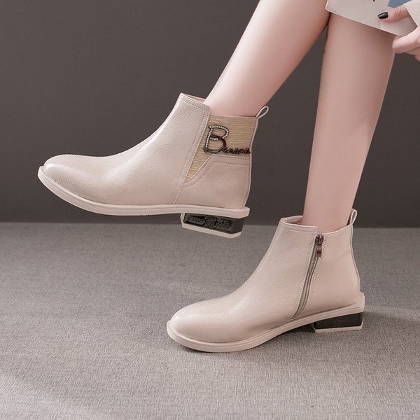 Стилни дамски боти с цип в черен и бежов цвят