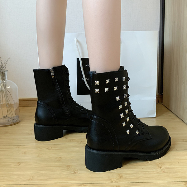 Ежедневни дамски боти с капси в черен цвят