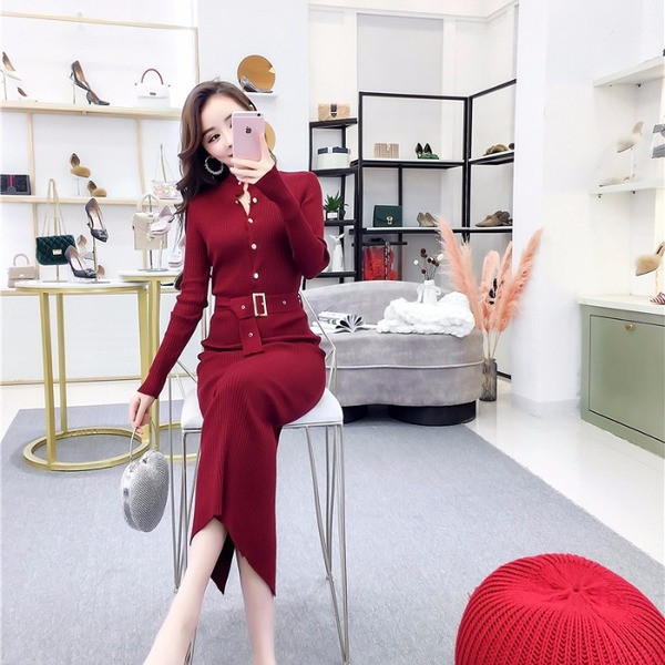 Дълга вталена рокля с колан и копчета в черен,червен и бял цвят