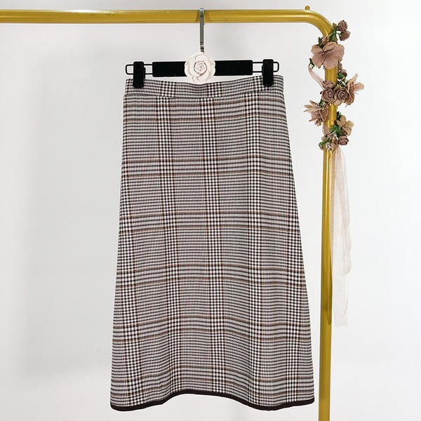 Дълга карирана  разкроена пола с висока талия