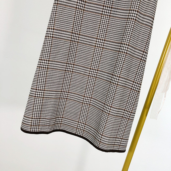 Дълга карирана  разкроена пола с висока талия