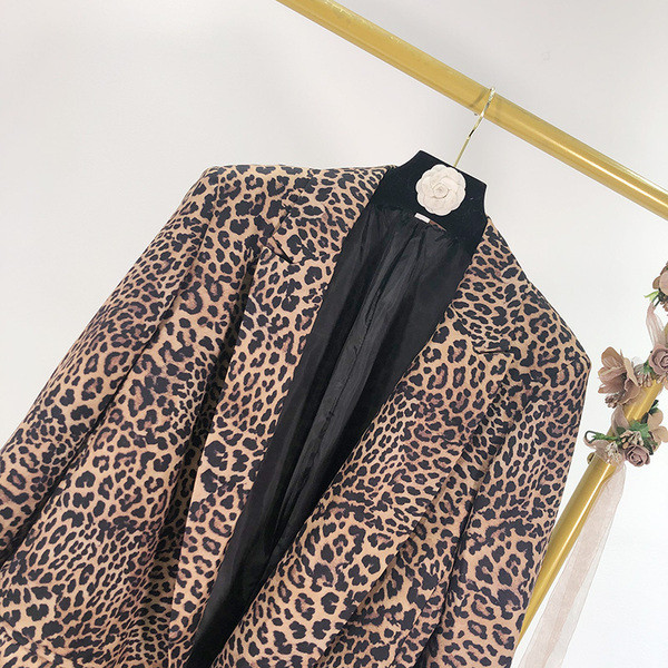 Дамско модерно сако с животински принт