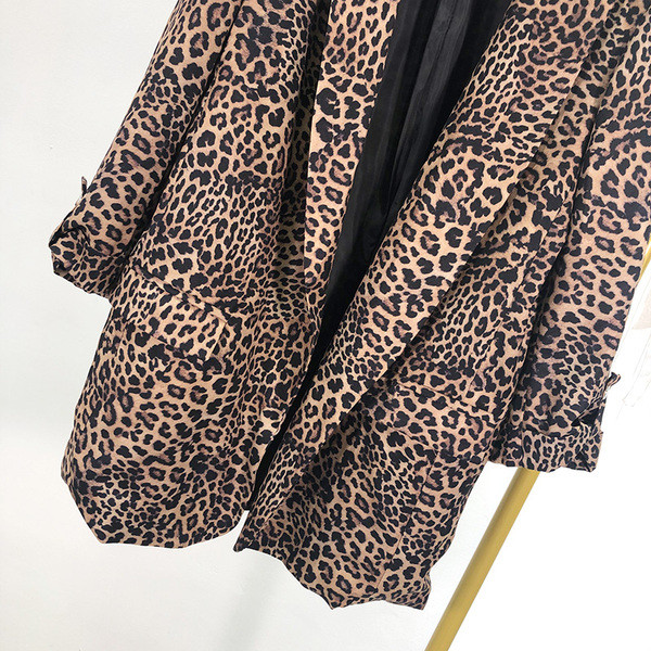 Дамско модерно сако с животински принт