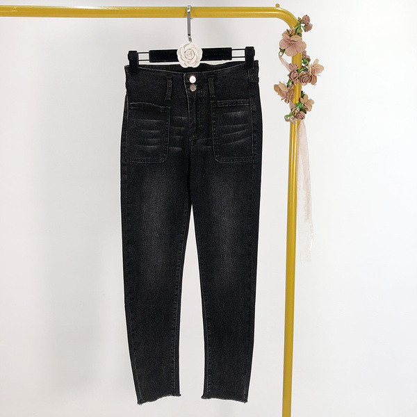 Дамски вталени дънки в черен цвят с джобове