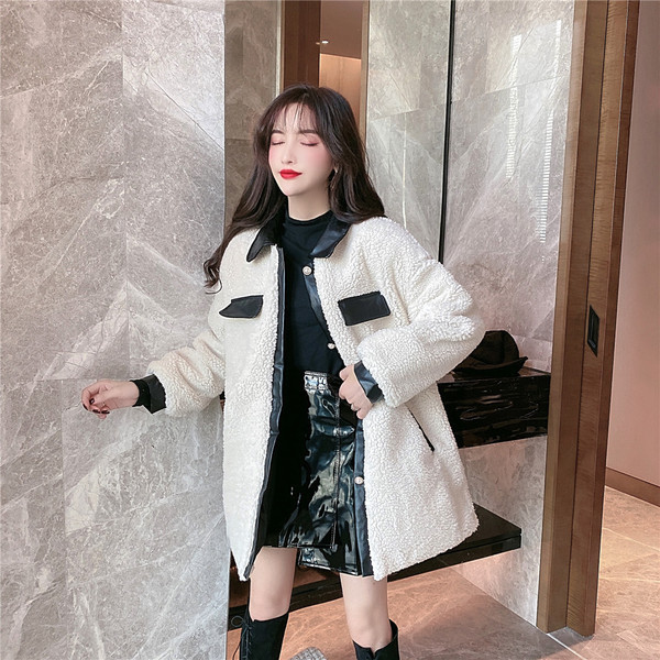 Нов модел дамско палто с колан и джобове -широк модел