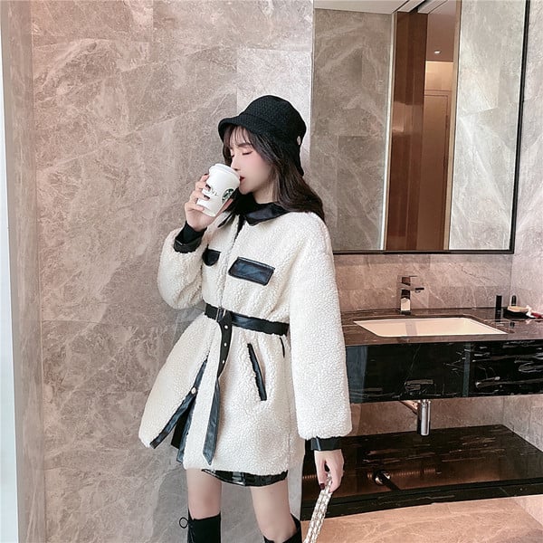 Нов модел дамско палто с колан и джобове -широк модел