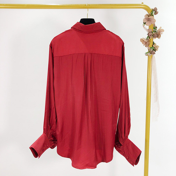 Дамска риза в червен цвят класически модел