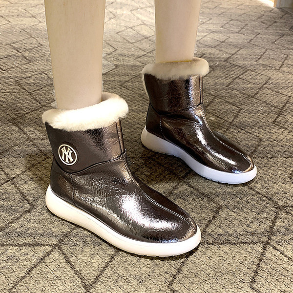 Модерни дамски боти с лъскав ефект и мека подплата в сребрист и черен цвят 