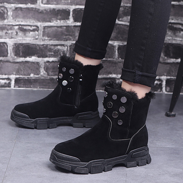 Модерни дамски боти с дебела подметка и мека подплата в черен цвят 