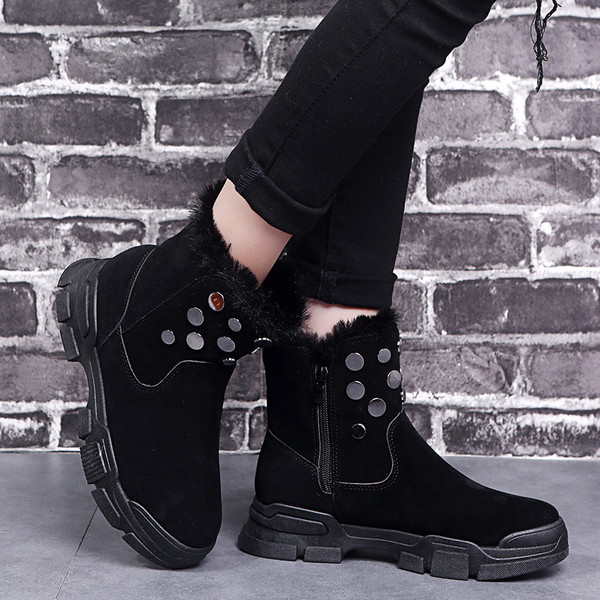 Модерни дамски боти с дебела подметка и мека подплата в черен цвят 