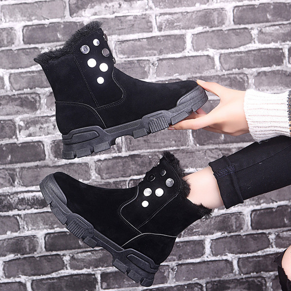 Модерни дамски боти с дебела подметка и мека подплата в черен цвят 