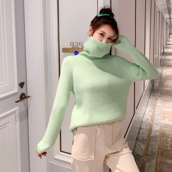 Актуален дамски пуловер с висока поло яка - асиметричен модел