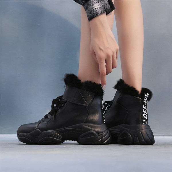 Модерни дамски маратонки с груба подметка и мека подплата в два цвята 