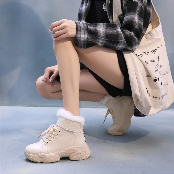 Модерни дамски маратонки с груба подметка и мека подплата в два цвята 