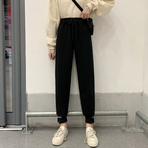 Дамско спортно долнище в сив цвят с ластична талия