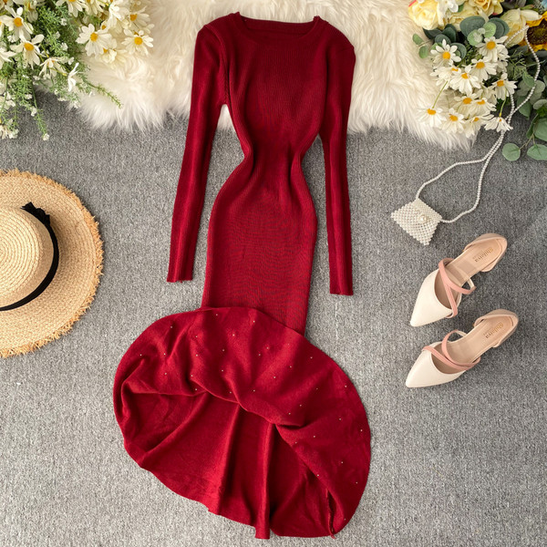 Модерна дамска рокля с елемент перли в няколко цвята