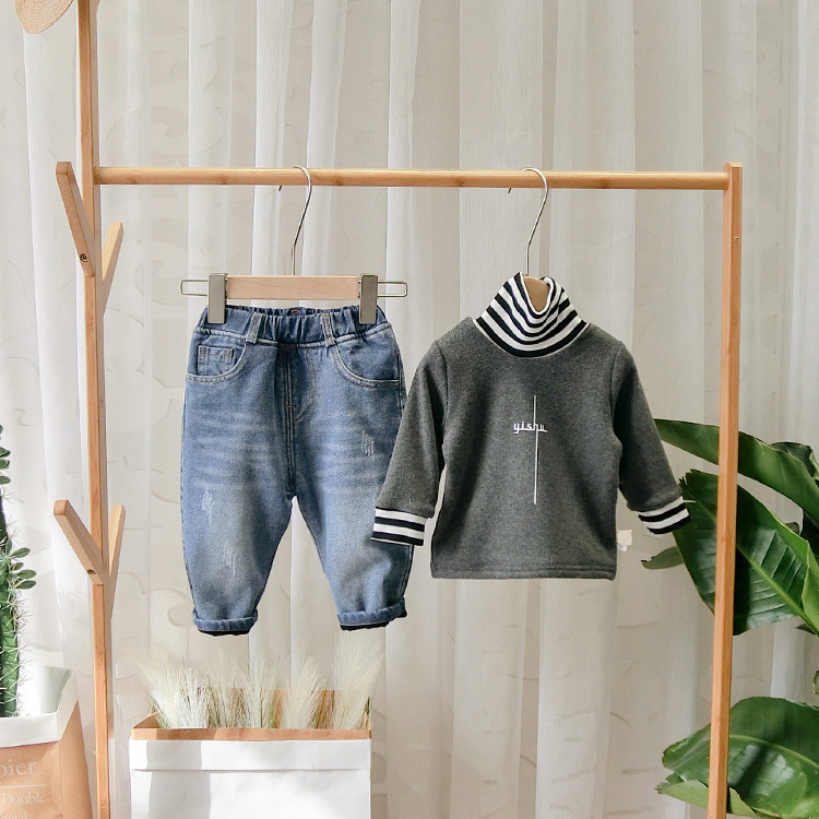 Нов модел детска блуза с висока яка за момчета в бял,сив и черен цвят