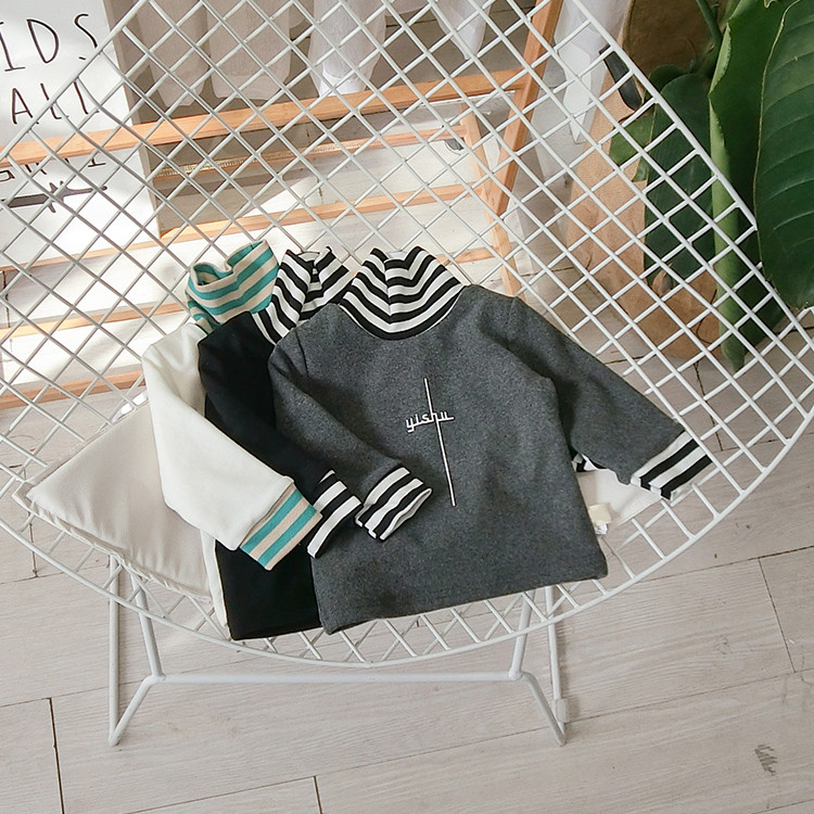 Нов модел детска блуза с висока яка за момчета в бял,сив и черен цвят