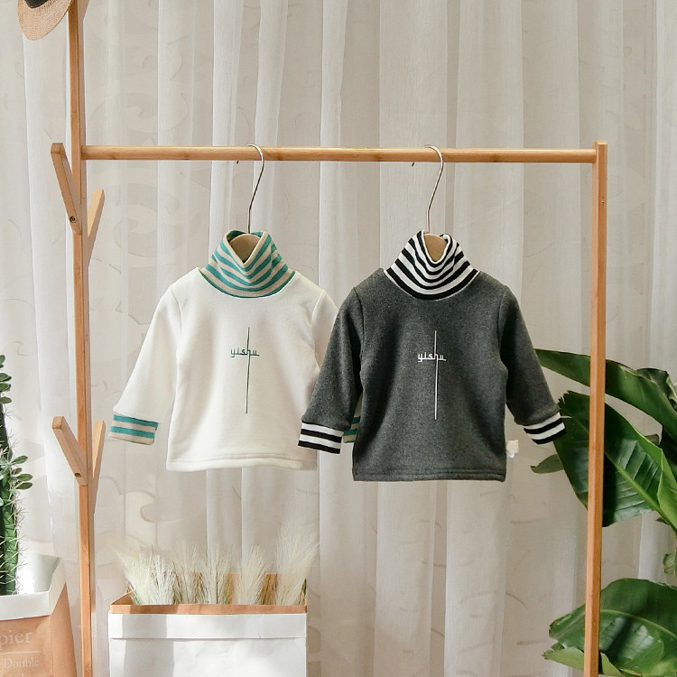 Нов модел детска блуза с висока яка за момчета в бял,сив и черен цвят