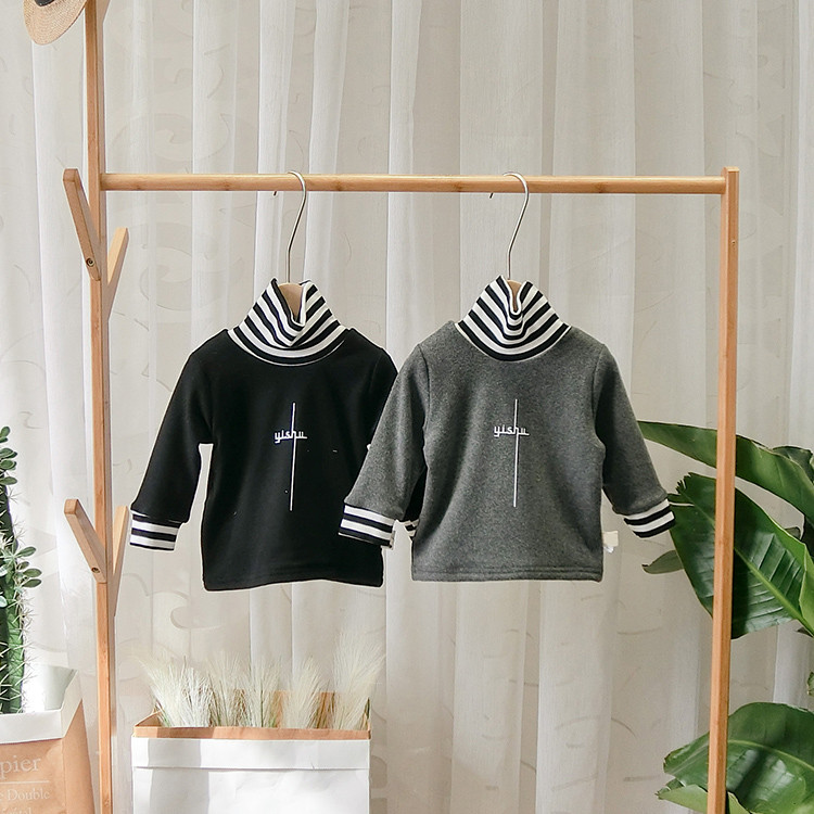 Нов модел детска блуза с висока яка за момчета в бял,сив и черен цвят