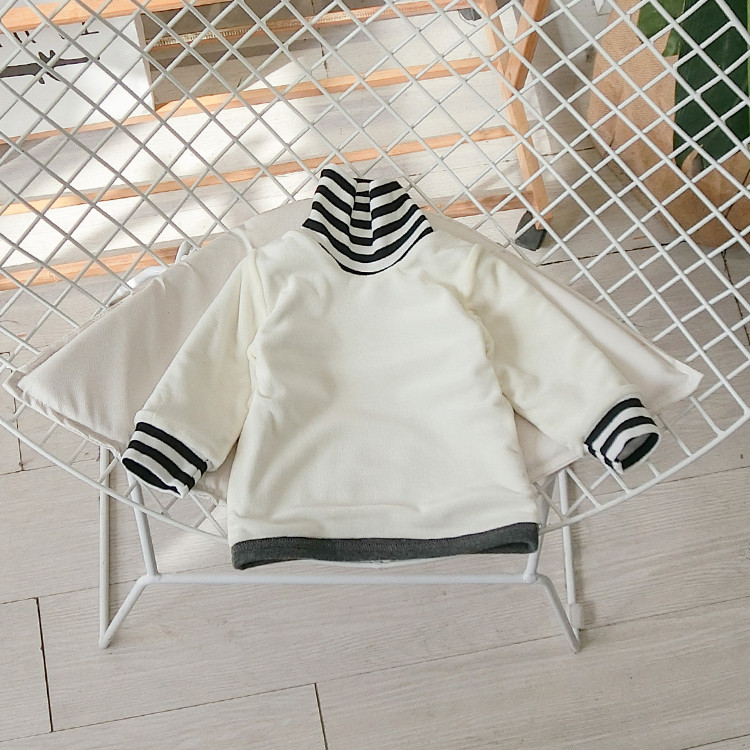 Нов модел детска блуза с висока яка за момчета в бял,сив и черен цвят