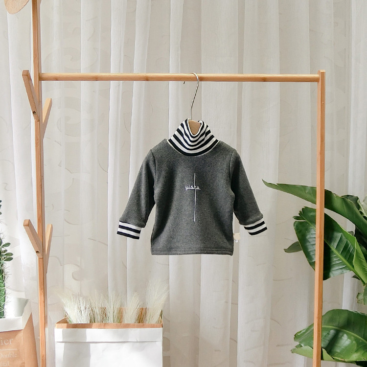 Нов модел детска блуза с висока яка за момчета в бял,сив и черен цвят