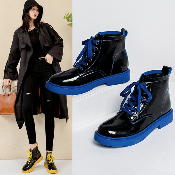 Модерни дамски боти с цветна подметка и връзки 