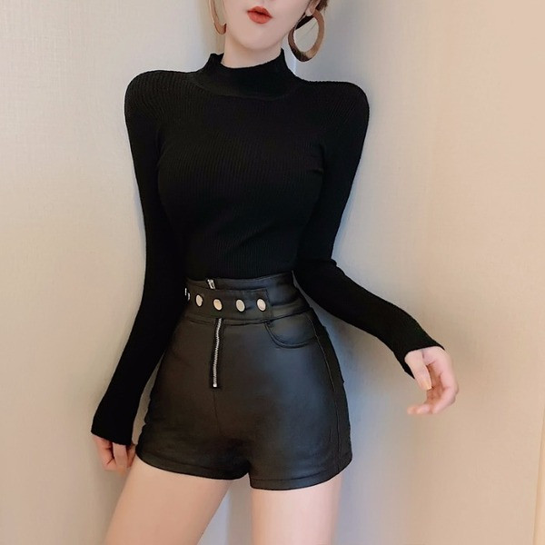 Къси вталени панталони от еко кожа с висока талия и цип 