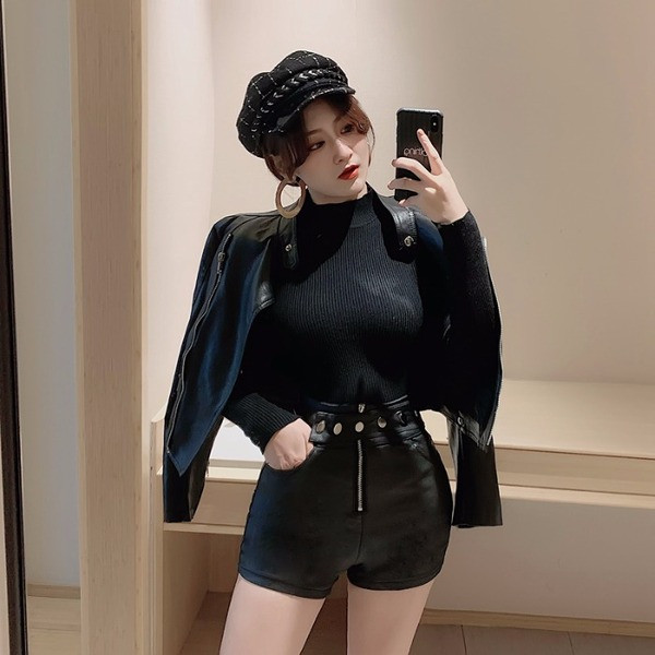 Къси вталени панталони от еко кожа с висока талия и цип 