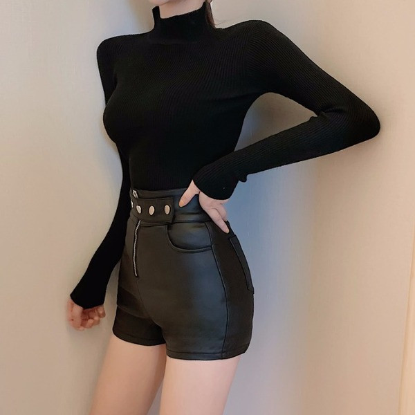 Къси вталени панталони от еко кожа с висока талия и цип 