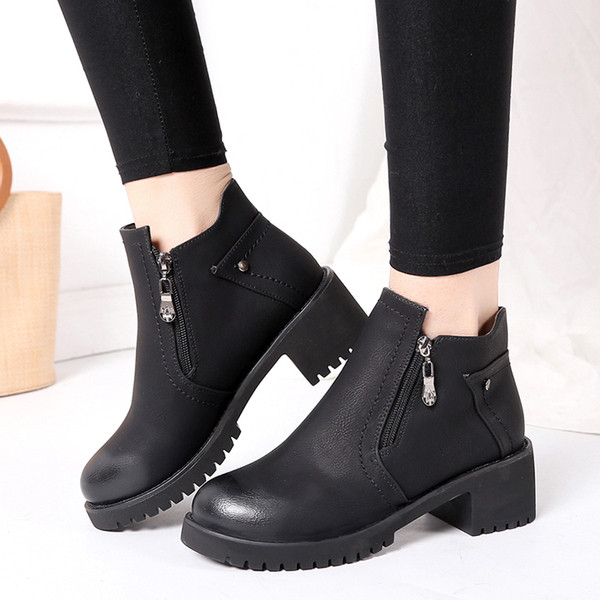 Дамски ежедневни кожени боти с цип в черен цвят 