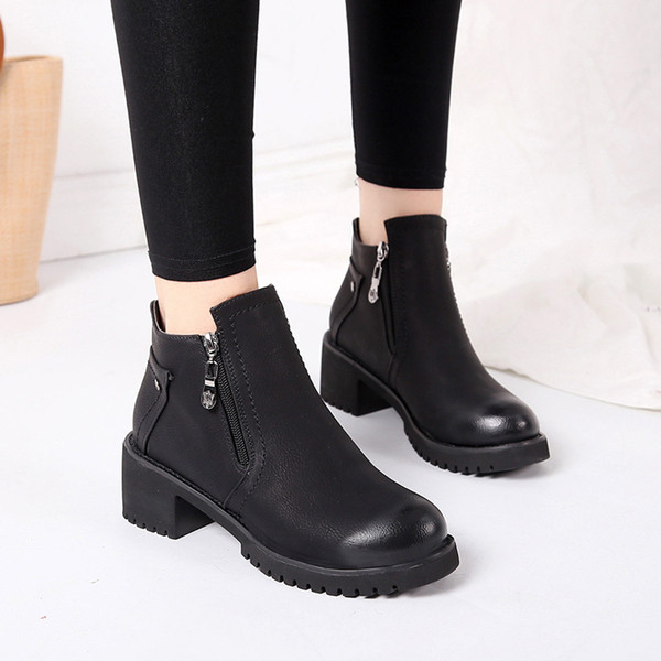 Дамски ежедневни кожени боти с цип в черен цвят 