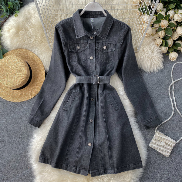 Модерна дънкова рокля тип риза с колан в син и черен цвят