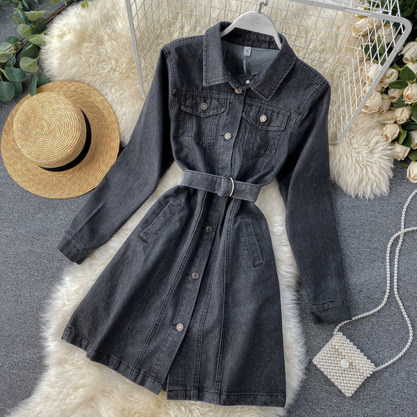 Модерна дънкова рокля тип риза с колан в син и черен цвят