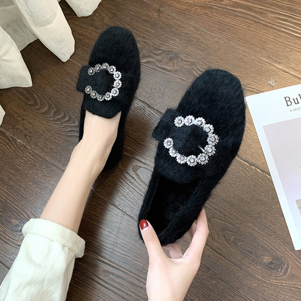 Дамски ежедневни обувки с пух и метален елемент в два цвята-два модела