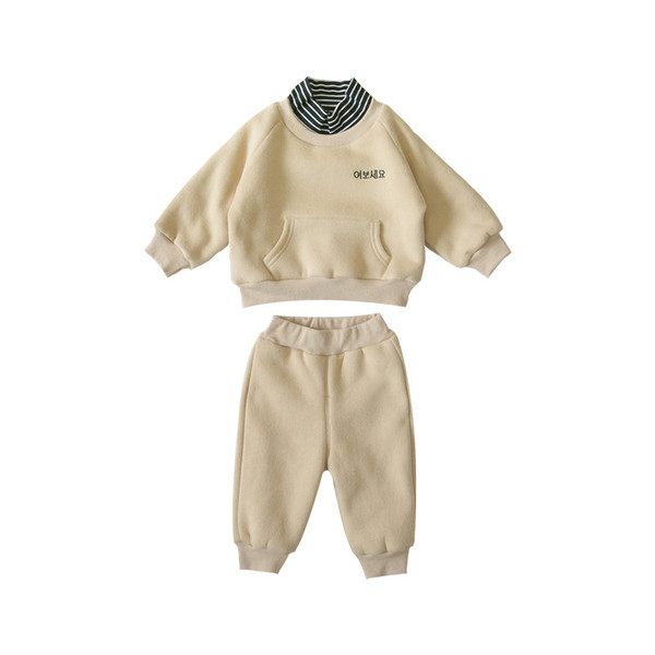 Модерен детски комплект за момчета от две части в бежов,жълт и зелен цвят