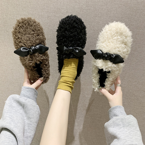 Дамски пантофи с пух  и равна подметка в няколко цвята 