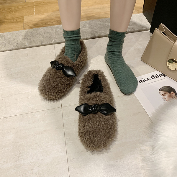 Дамски пантофи с пух  и равна подметка в няколко цвята 