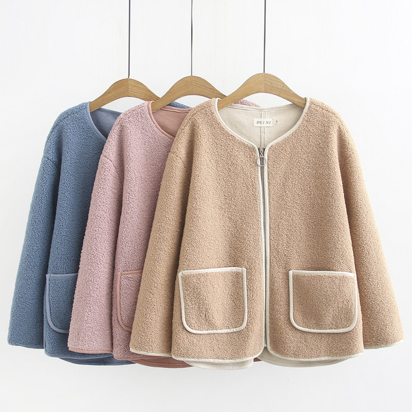 Модерно дамско палто с джобове и О-образно деколте в три цвята 